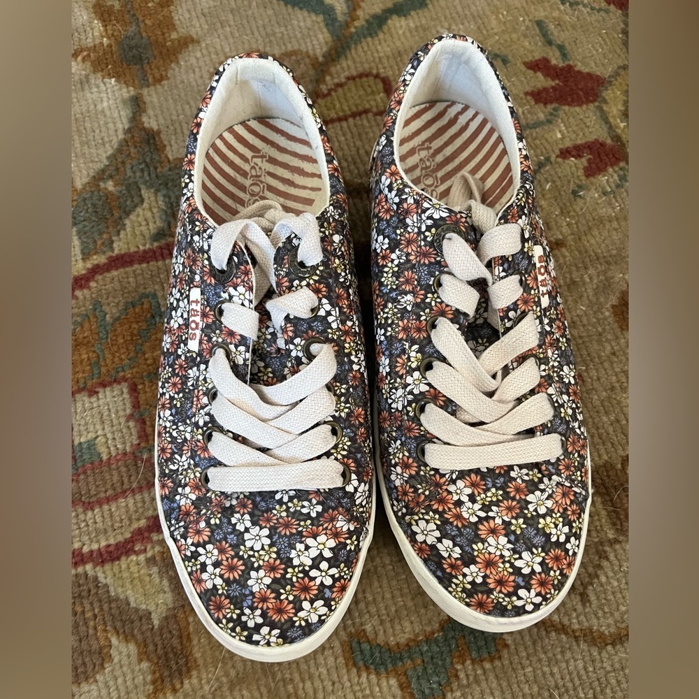 Taos Floral Canvas Sneakers women’s size 7